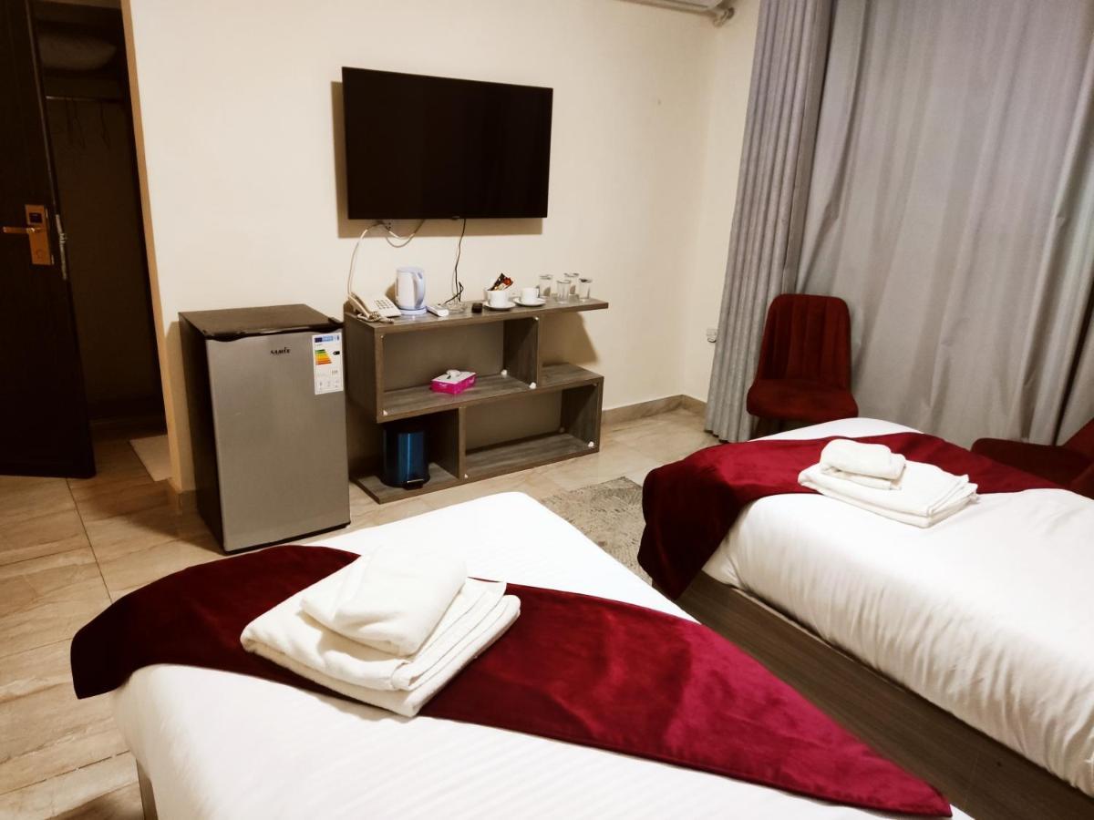 Golden Plaza Hotel Амман Екстер'єр фото